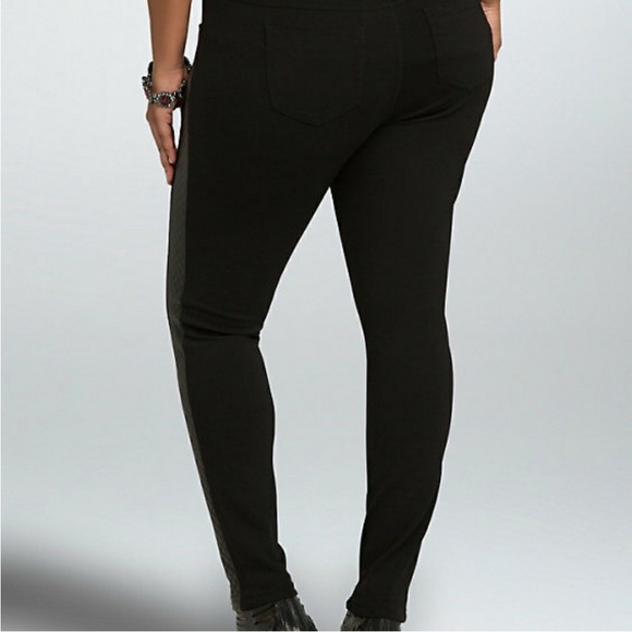 Torrid black skinny pants leggings size 24 plus - Picture 2 of 8